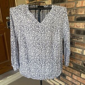 Charcoal and white leaf pattern blouse with long sleeves and v-neck NWOT